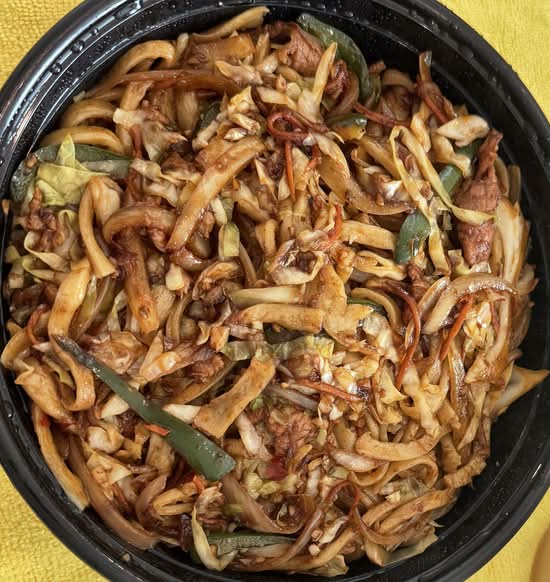N13 孜然牛肉炒拉条子 / Stir-Fried Hand-Pulled Round Noodles with Special Cumin Beef